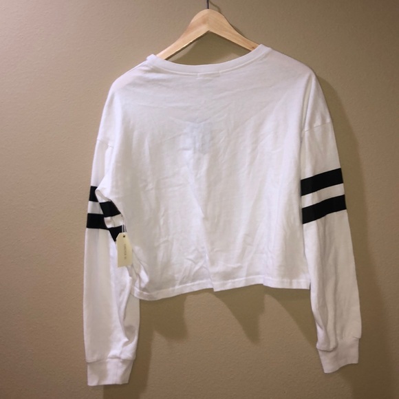 (LAST CHANCE) FOREVER 21 • Cropped Long Sleeve Top - Picture 3 of 7